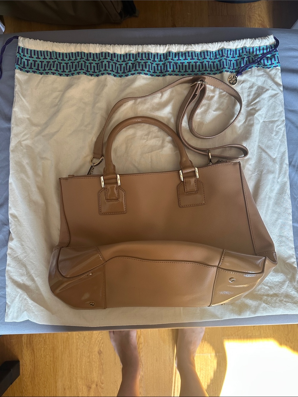EUC Tory Burch Classic Tan Leather Tote Bag with Detachable Strap - Picture 2 of 11